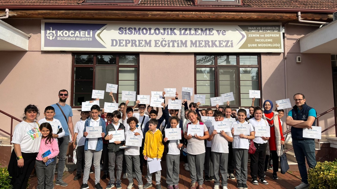 Bayraktar Ortaokulu Deprem Eğitim Merkezi'ni  Ziyaret Etti